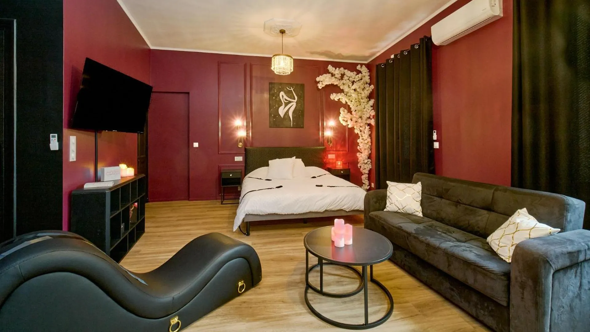 Suite Romantique Avec Balneo Et Jeux Coquins رْوان 0*,  فرنسا