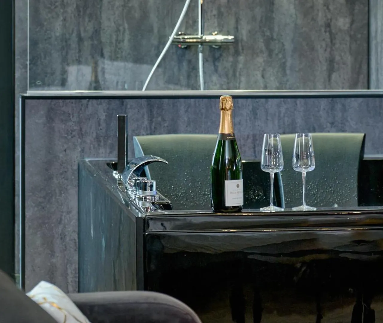 Suite Romantique Avec Balneo Et Jeux Coquins رْوان شقة