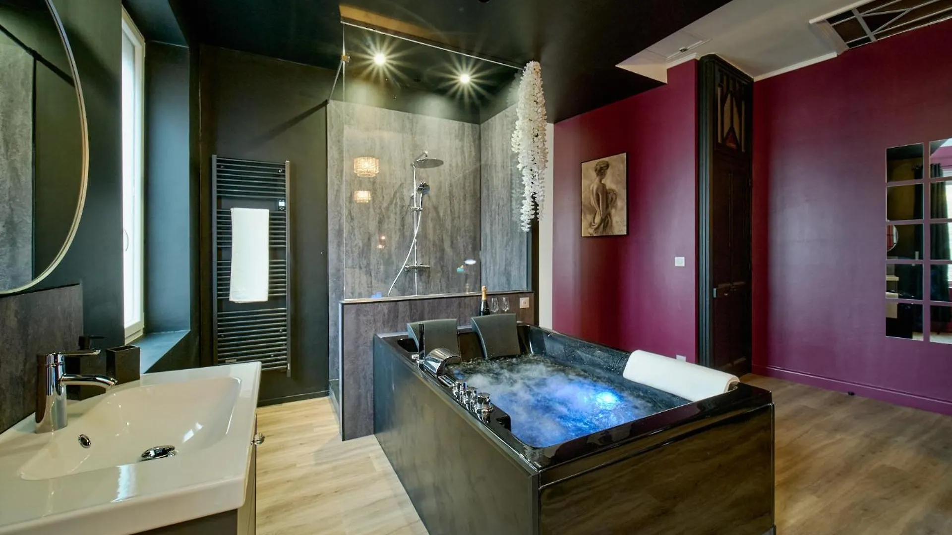 Suite Romantique Avec Balneo Et Jeux Coquins رْوان