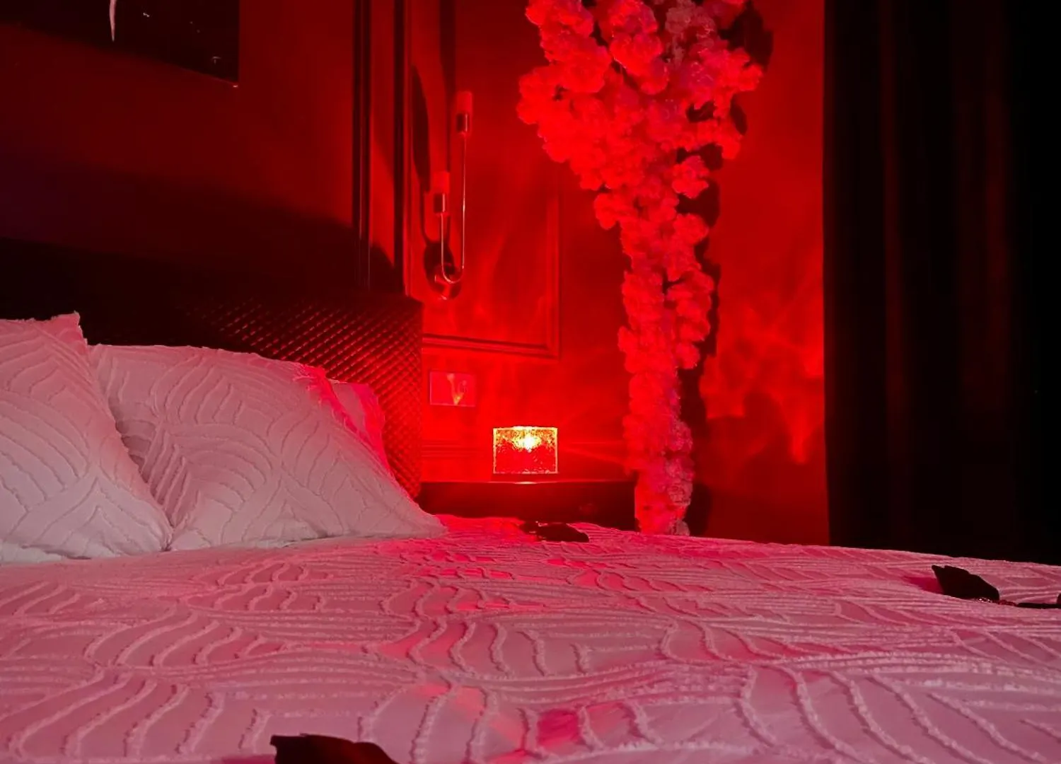 Suite Romantique Avec Balneo Et Jeux Coquins رْوان