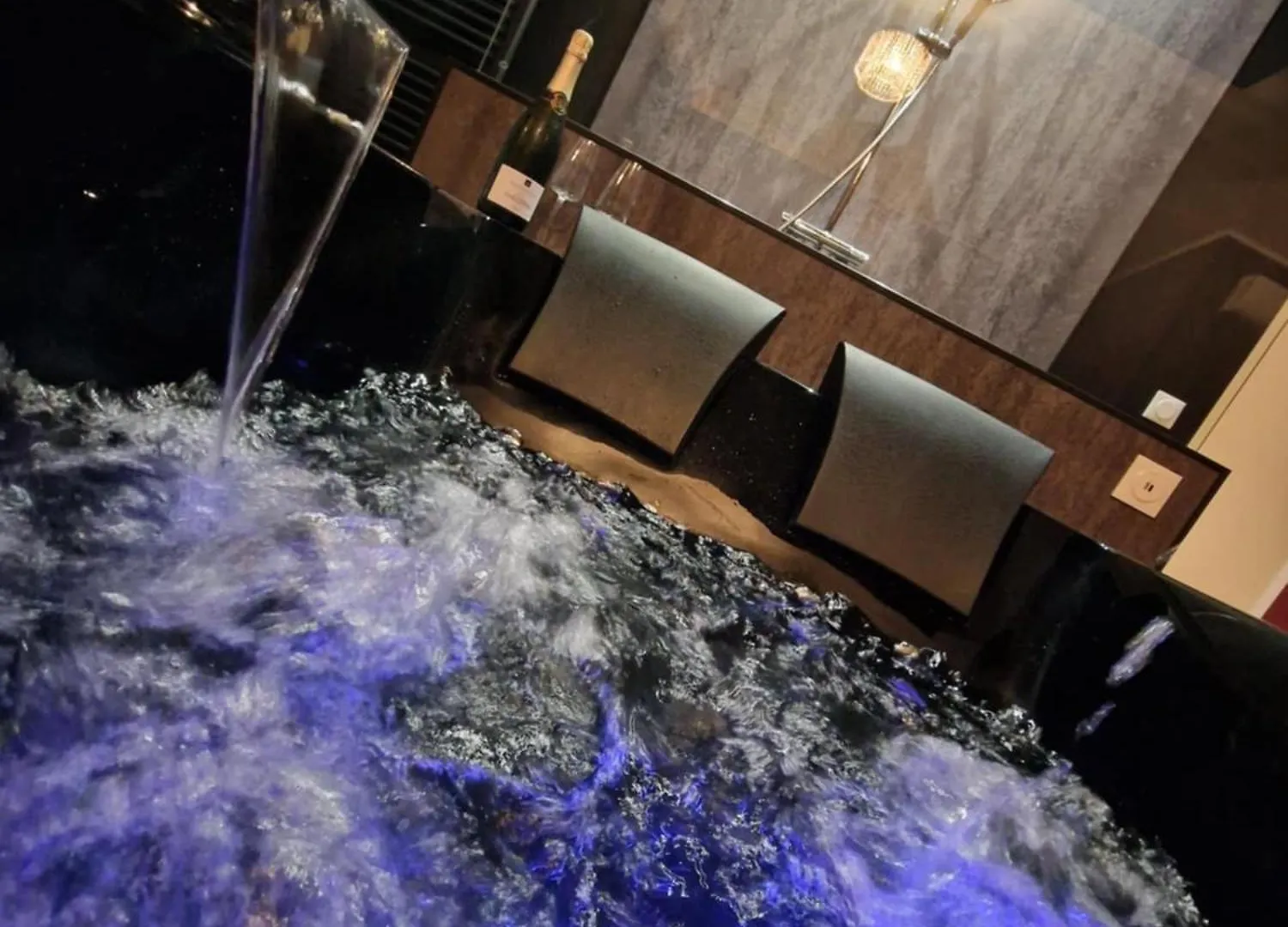 Suite Romantique Avec Balneo Et Jeux Coquins رْوان